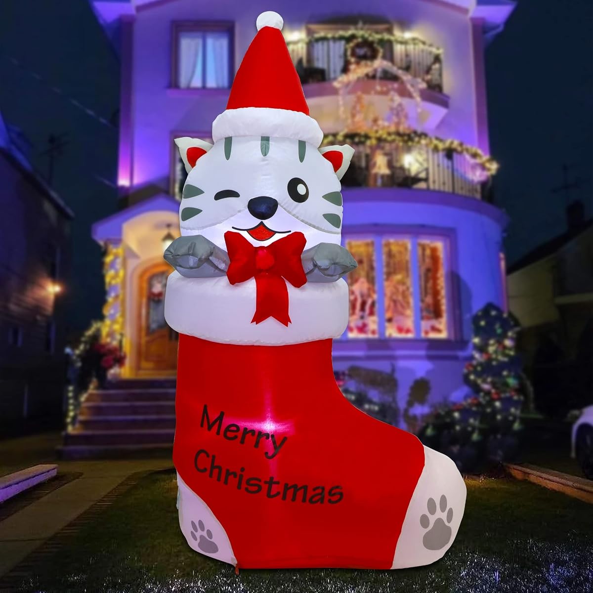 Juegoal 5 FT Christmas Inflatables Outdoor Decorations, Inflatable Kitten in Xmas Stocking, Lighted Blow Up Cat Standing on Christmas Socks with Built in Lights for Holiday Lawn Yard Garden Decor - imagem de detalhe 2
